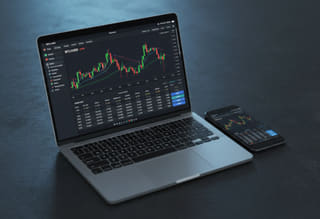 Monitoreo de actividad — seguimiento del historial de trading y del desempeño de los fondos